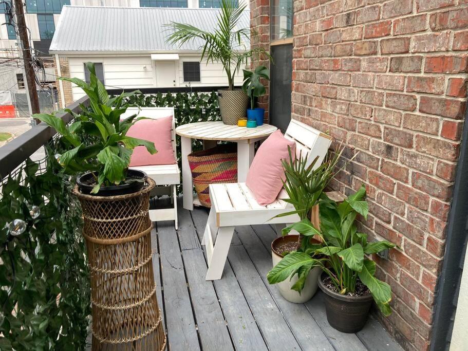 Luxury Greenhouse Studio Lägenhet Austin Exteriör bild